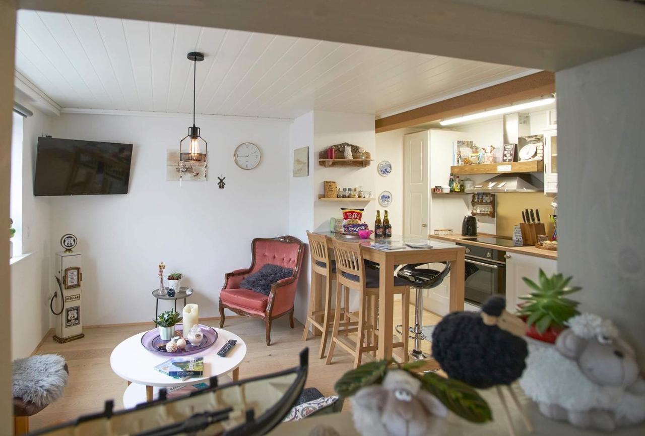 Romantic Klaksvik Apartment Экстерьер фото